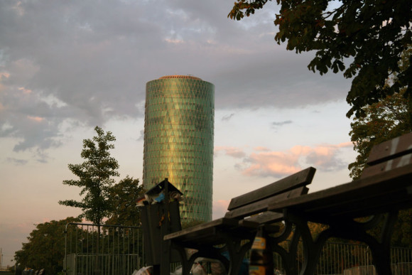 Sehe ihn künftig mit anderen Augen: Der Westhafen Tower. Bild: Monika Gemmer