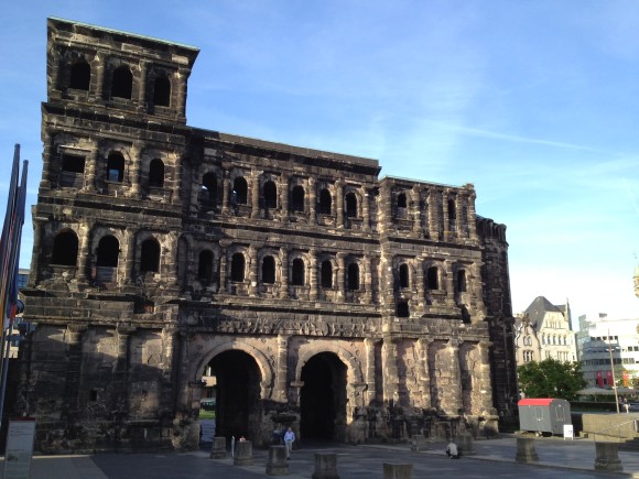 Los geht's hier: Porta Nigra in Trier. (Oh, das reimt sich!)